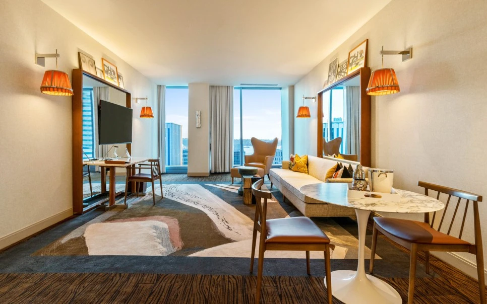 lotte-seattle-rooms-suites-premier-suite-king-02-618d68417b869.jpg?type=w966