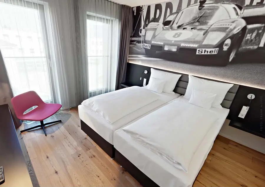 V6--Doppelzimmer-009--V8Hotel-EN.jpeg?type=w1