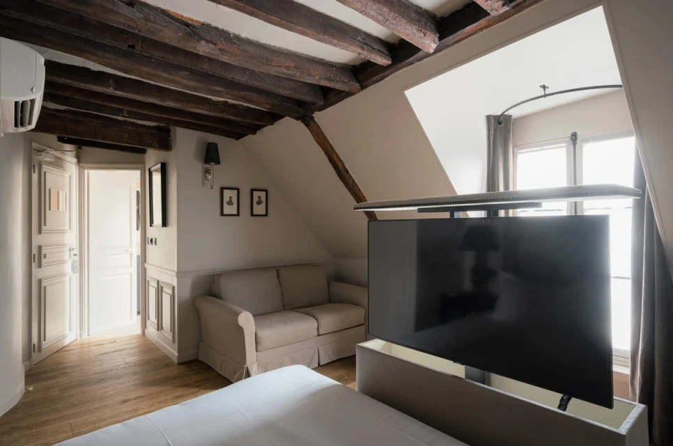 Hotel_Saint_Louis_en_l%27Isle_2.png?type=w966