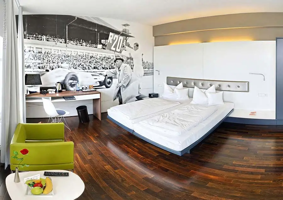 01-V8HOTEL-Doppelzimmer-EN.jpeg?type=w1