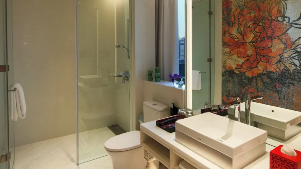 ds-hkgmm-junior-suite-bathrm-17508-74461_Wide-Hor.jpeg?type=w966