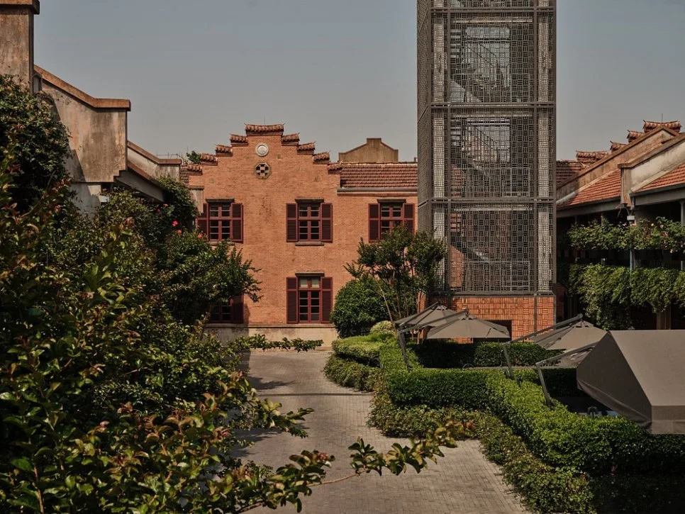 hotel-courtyard.jpg?type=w966