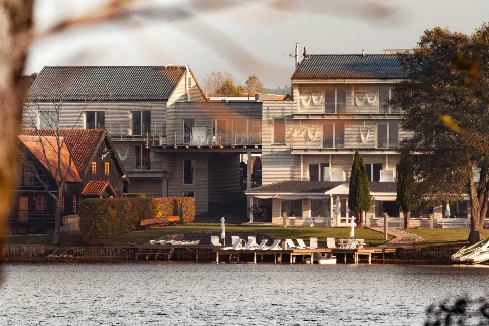 %ED%98%B8%ED%85%94_%EA%B0%A4%EB%9F%AC%EB%A6%AC_69(%ED%8F%B4%EB%9E%80%EB%93%9C_%EB%B0%94%EB%A5%B4%EC%83%A4%EB%B1%8C)_1.jpg?type=w966