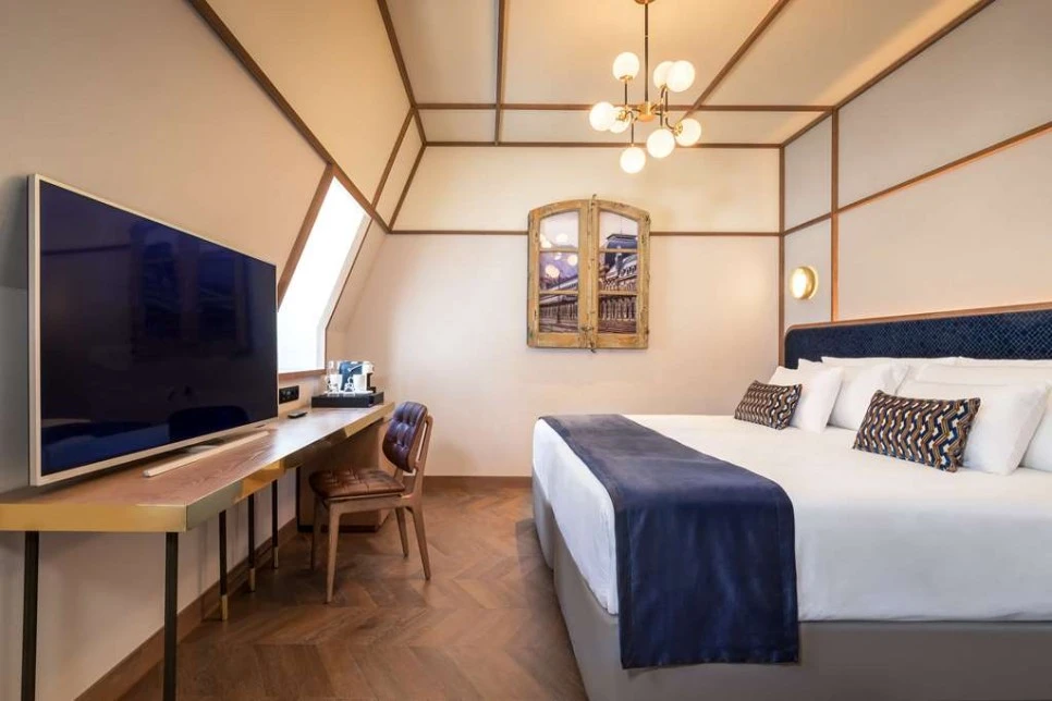 Deluxe.jpg?type=w966