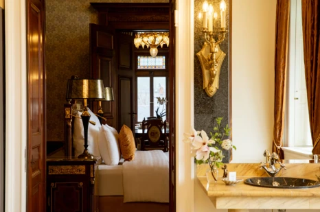 Emperor_Suite_1.png?type=w466