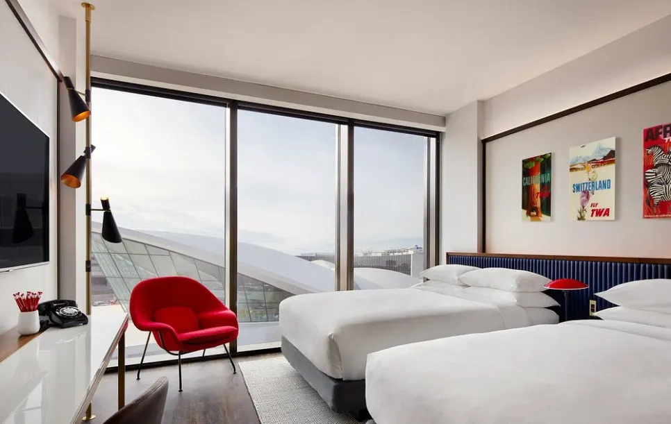 deluxe.jpg?type=w966