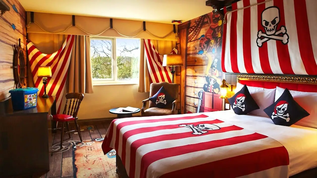 Pirates..jpeg?auto=format,compress&fit=crop&crop=entropy&w=1536&q=75