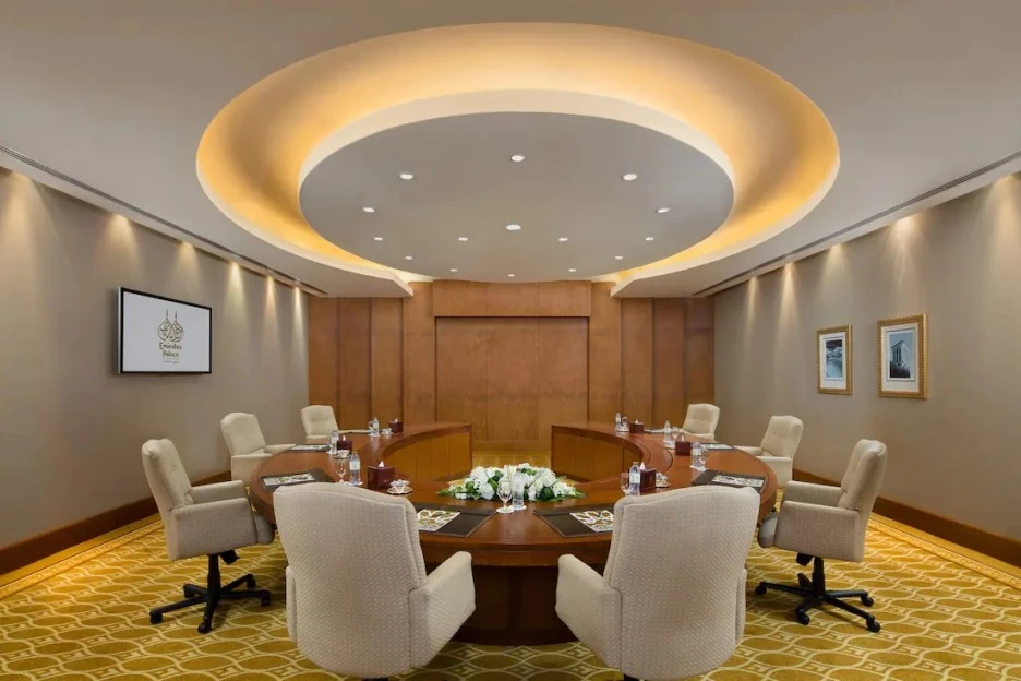 abu-dhabi-boardroom-06-horseshoe-set-up.jpg?type=w1