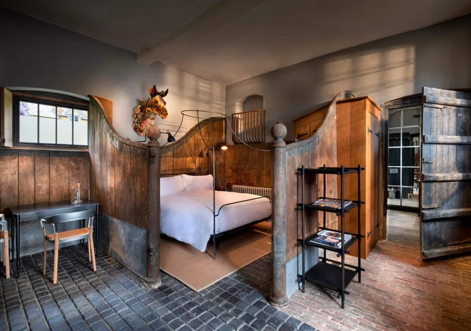 12.-stable-yard-room-(llamrei)-2.jpg?type=w966