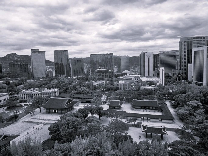 %EB%8D%95%EC%88%98%EA%B6%81%EC%A0%84%EA%B2%BD(%ED%9D%91%EB%B0%B1).jpg?type=w773