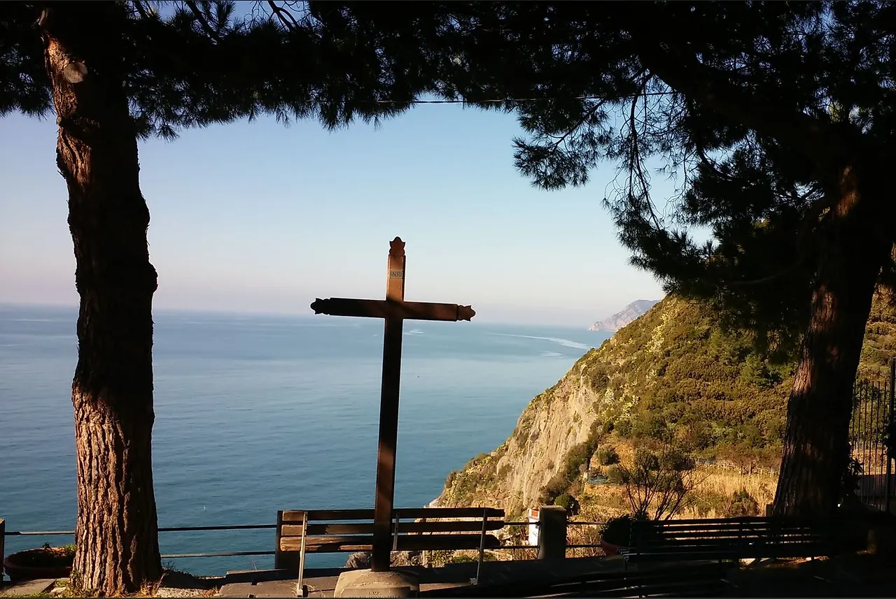 바닷가 십자가.JPG