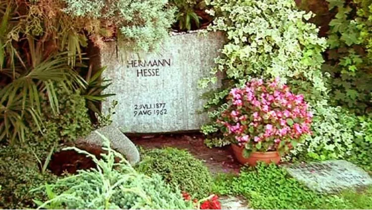헤르만헤세의 무덤.JPG