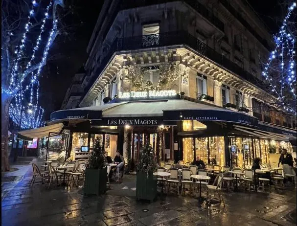 카페 뢰 되 마고_야경.JPG