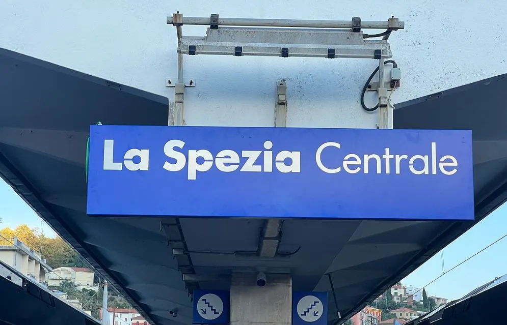 라스페치아중앙역 푯말.JPG