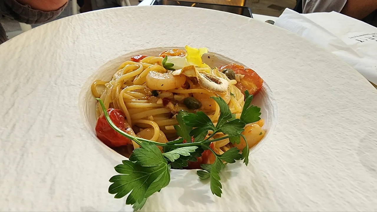 1761043615563.jpg?type=w1600