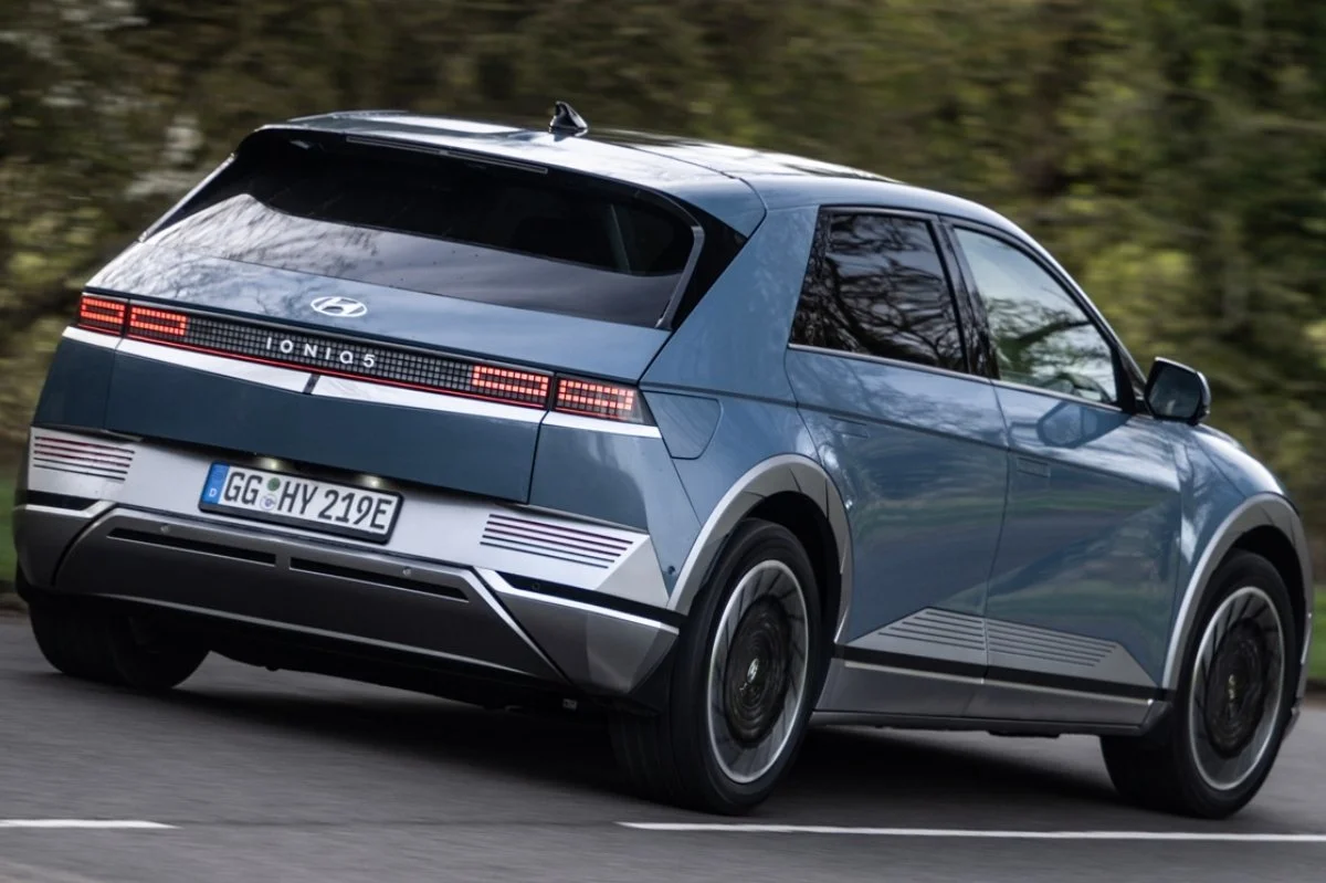 97-hyundai-ioniq-5-proto-drive-2021-hero-rear.jpeg