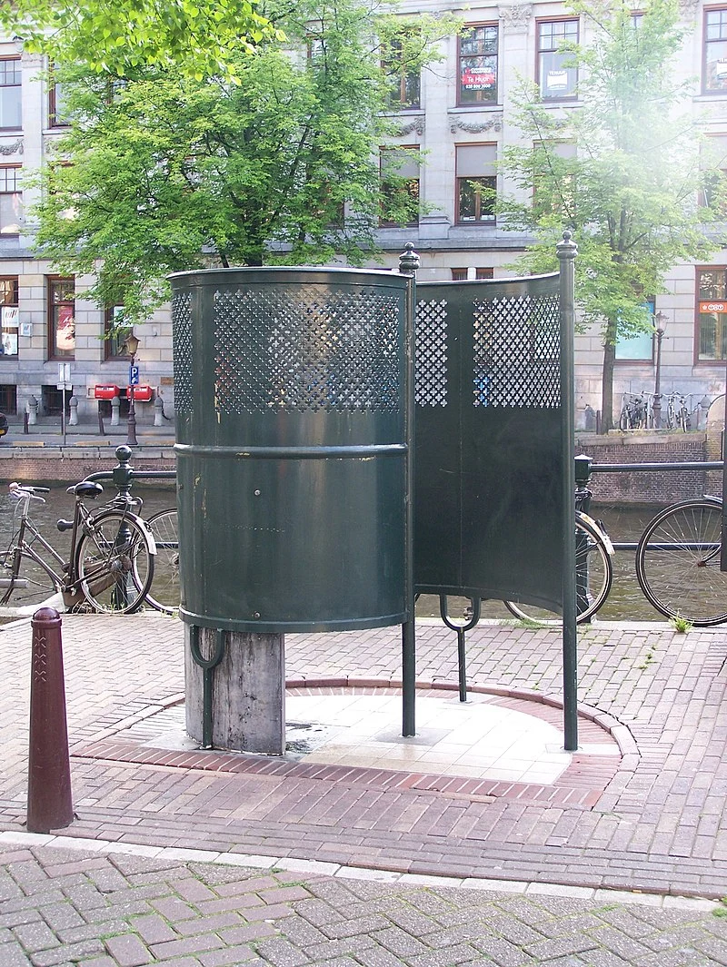 Krul_Public_toilet_singel_krul.JPG