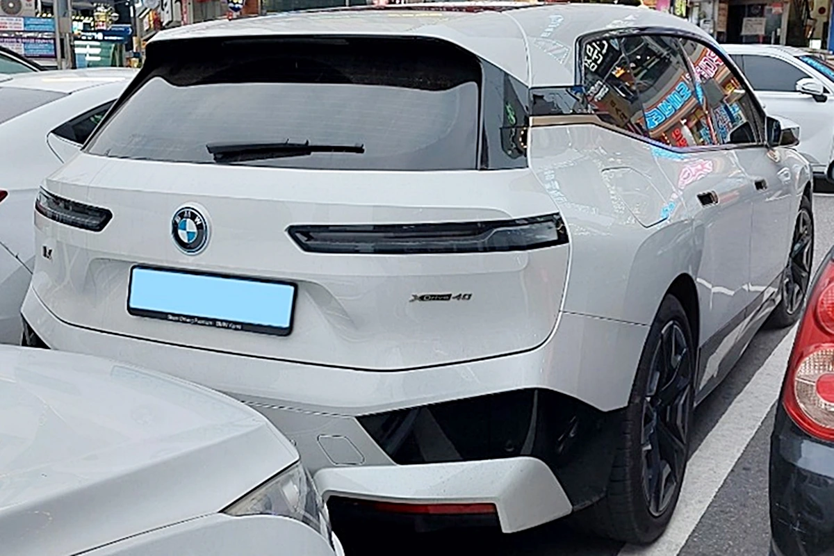 BMW iX_사진 = 네이버 남차카페 '안양ll닉넴'님 제보.jpeg