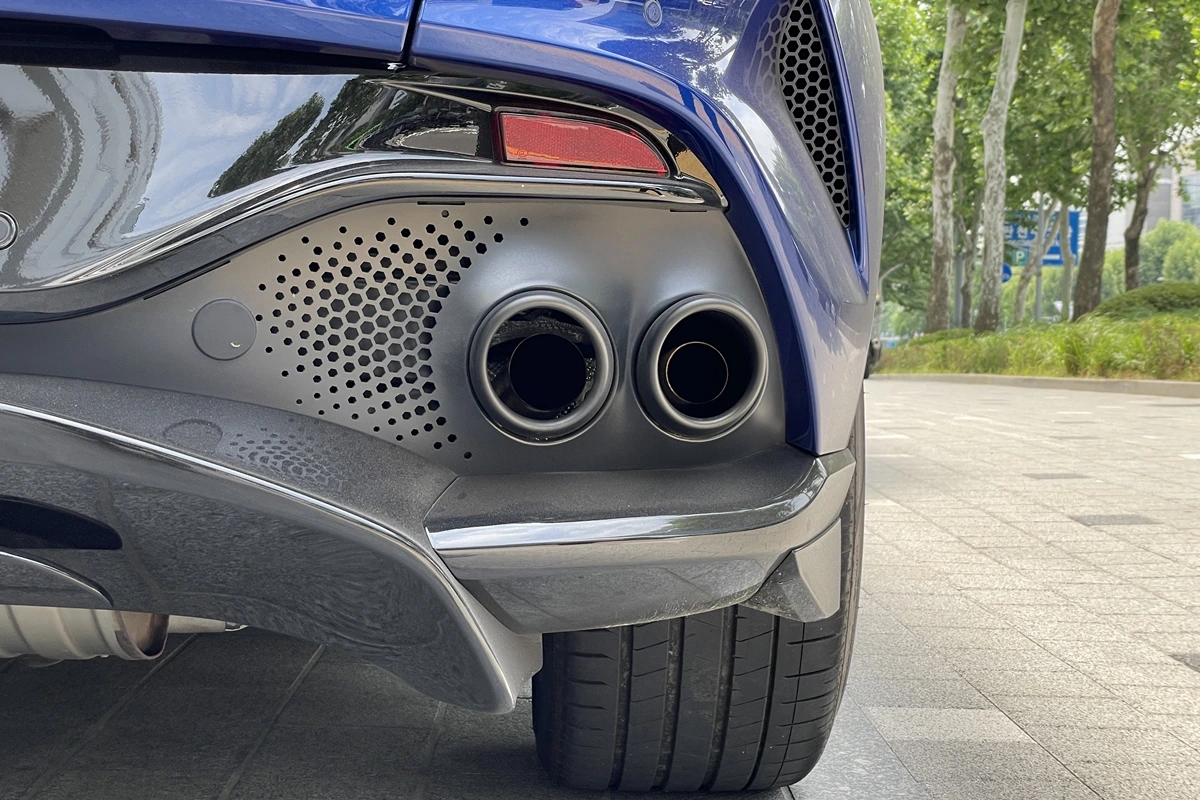 7_애스턴마틴 DBX 707.JPG