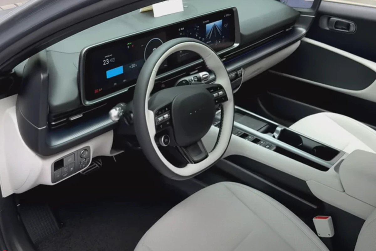 아이오닉6 실내.PNG