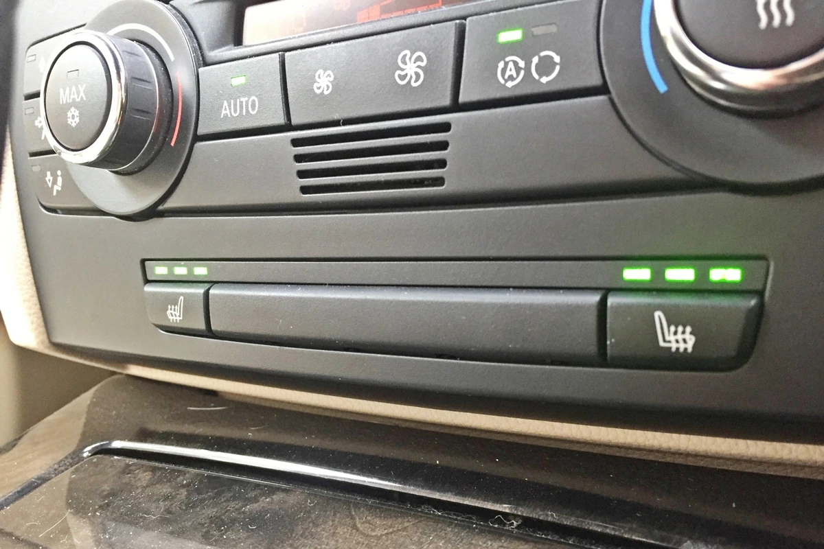 4_BMW 열선시트 버튼_Imgur.jpeg