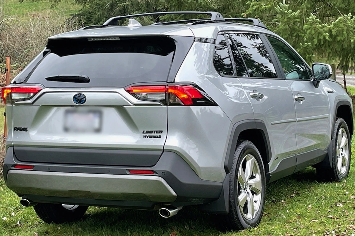 3_토요타 RAV 4 플러그인 하이브리드.jpeg