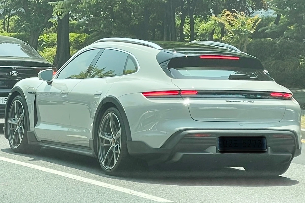 5_타이칸 터보 투리스모_네이버 남차카페 'mdidhsb'님.jpeg