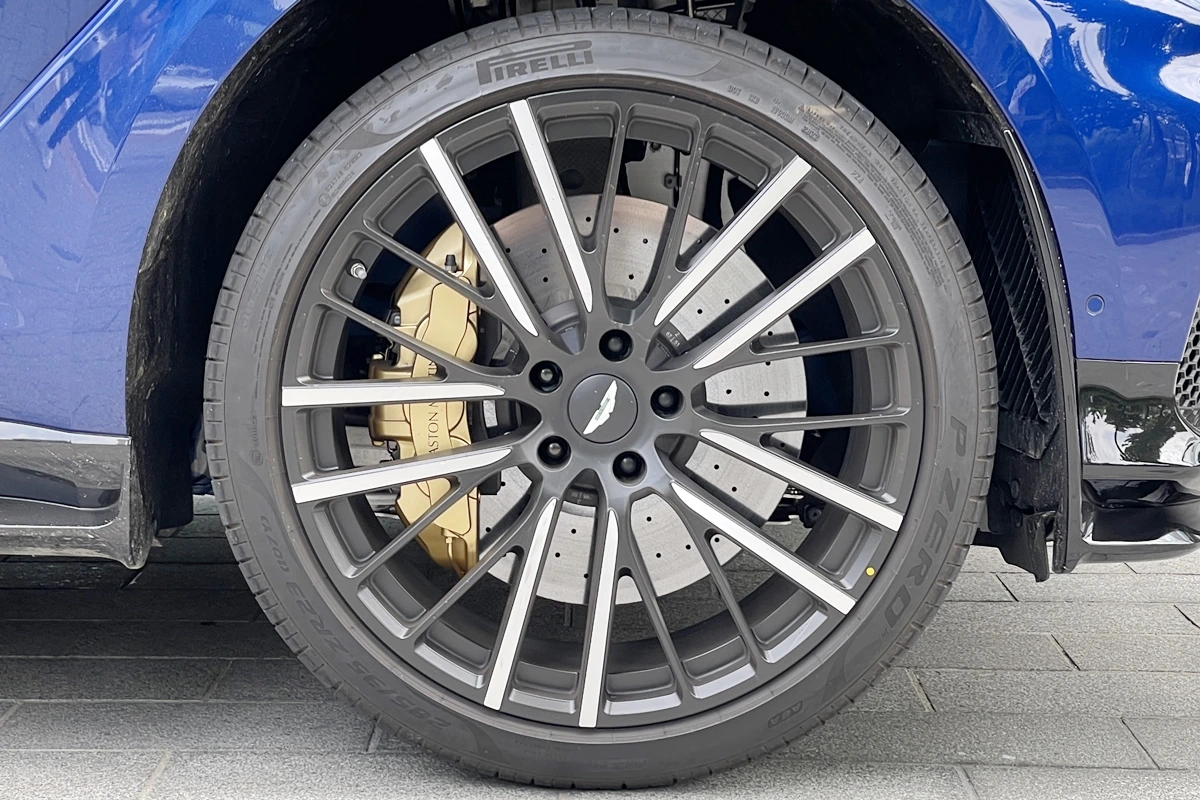 4_애스턴마틴 DBX 707.JPG