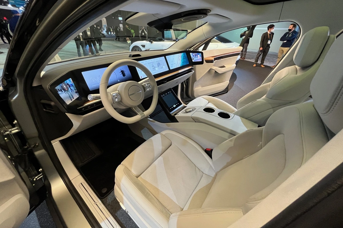 5_소니 비전 S 02 인테리어_Frandroid.jpeg