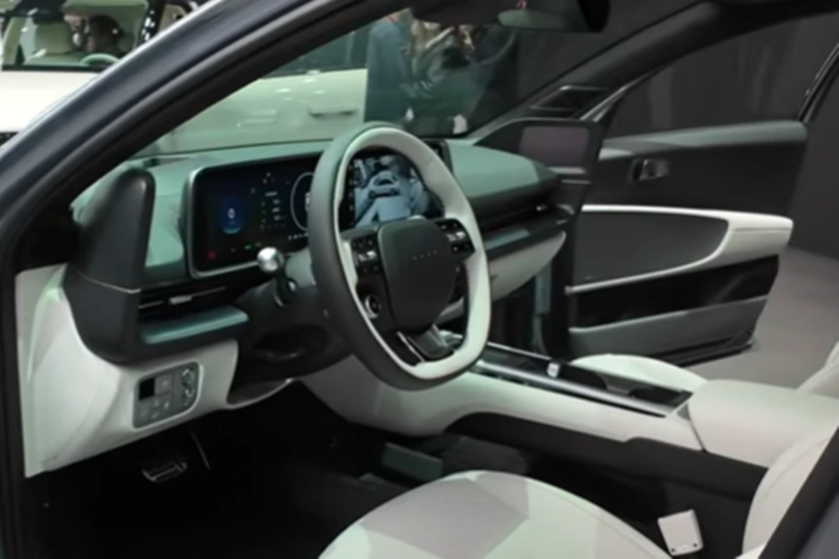 아이외6 실내2.PNG