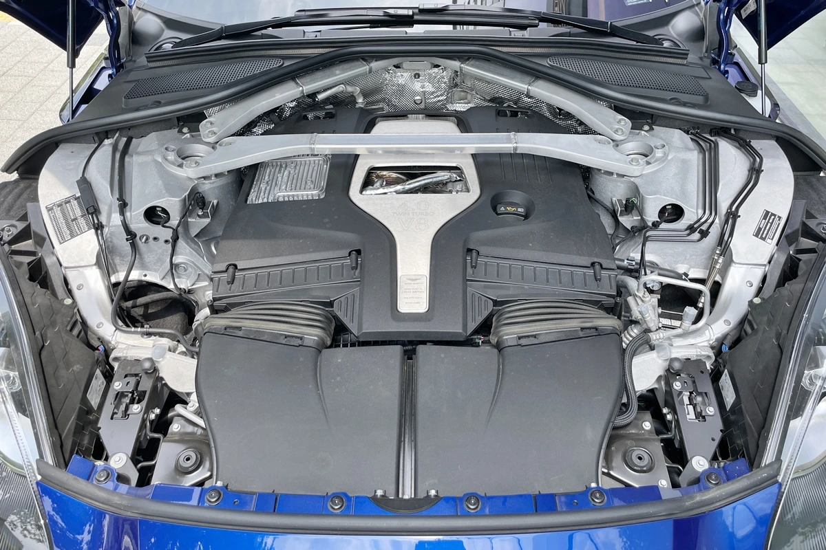 10_애스턴마틴 DBX 707.JPG