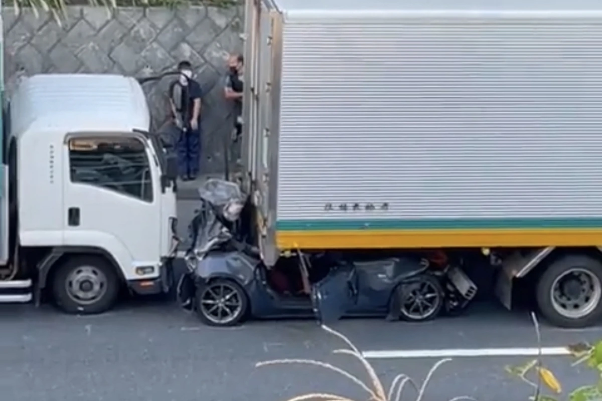 1_일본 고속도로 언더라이드 사고_클리앙.jpeg