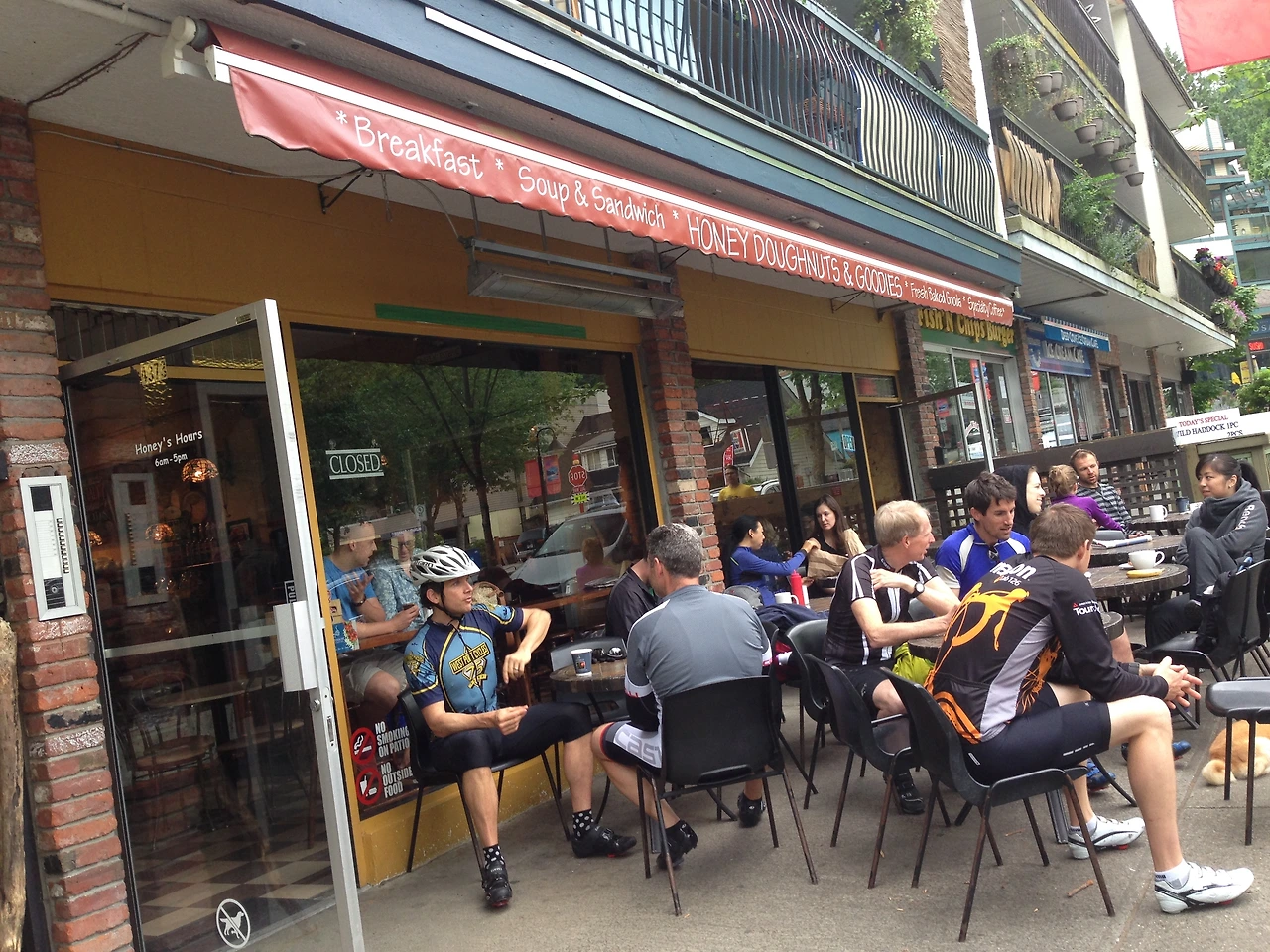 3. 하니 도우넛 가게.JPG