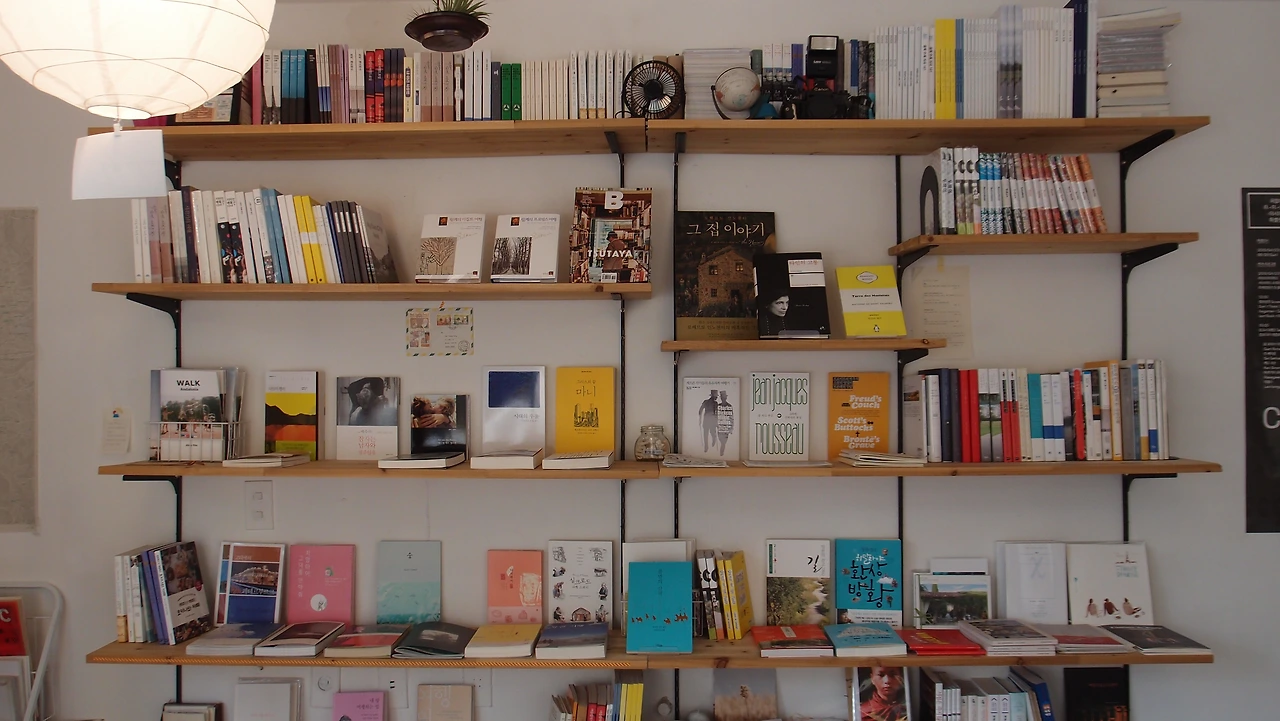 여행책방 일단멈춤 03.JPG