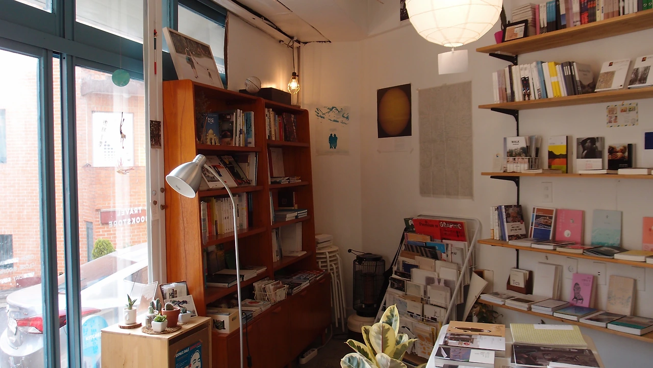 여행책방 일단멈춤 02.JPG