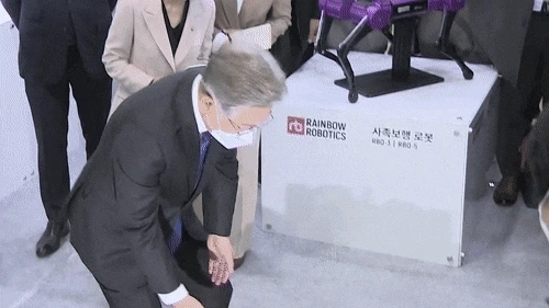 meme_robot.gif?type=w1200