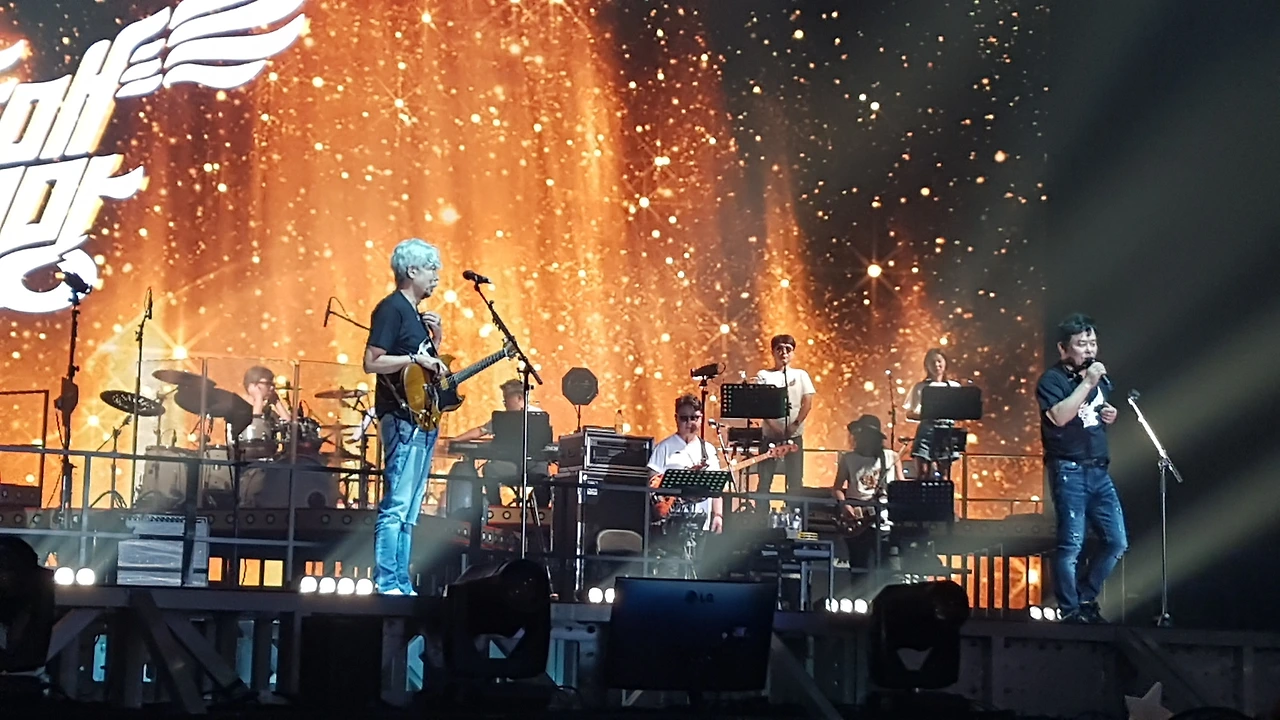 송골매 공연 2022 가을 어느 날 무대사진.jpeg