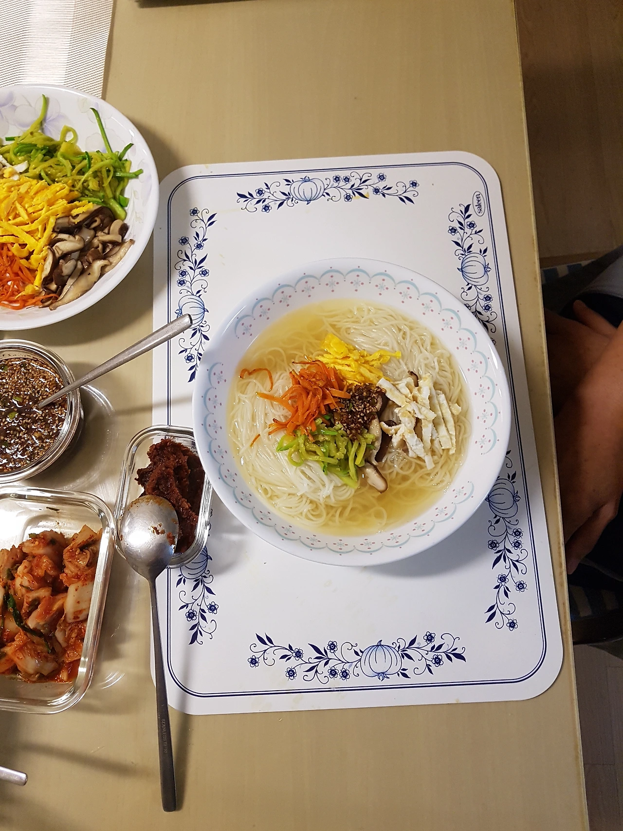 아내가 만든 국수 한 그릇.jpeg