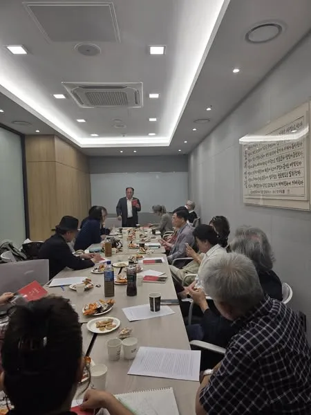 512009908_10237457001704514_2681359477799515135_n.jpg?stp=cp6_dst-jpegr_s600x600_tt6&_nc_cat=106&ccb=1-7&_nc_sid=127cfc&_nc_ohc=fAc0ShA3K3YQ7kNvwHMquiV&_nc_oc=Adm2GluoPMgyiGYq3BdKQTEJUZFffXEor-BSfkjSW89LqVX1q3hGzGORP7pfPRVYnPk&_nc_zt=23&se=-1&_nc_ht=scontent-icn2-1.xx&_nc_gid=YNn95rAbO9ggzBw546Tddg&oh=00_AfNjfk0DBGWUKTnzwvpbMpim-uhAKdadEl1tTe8LK2Wpmg&oe=6863A82A