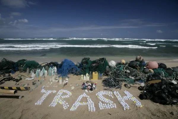 해양쓰레기 그린피스.jpeg