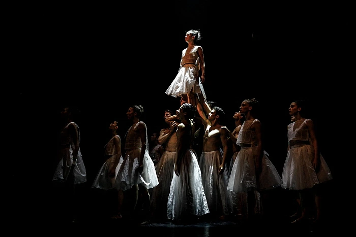 (대표사진)5-1. 미러 공연사진 photo by Győri Balett .JPG