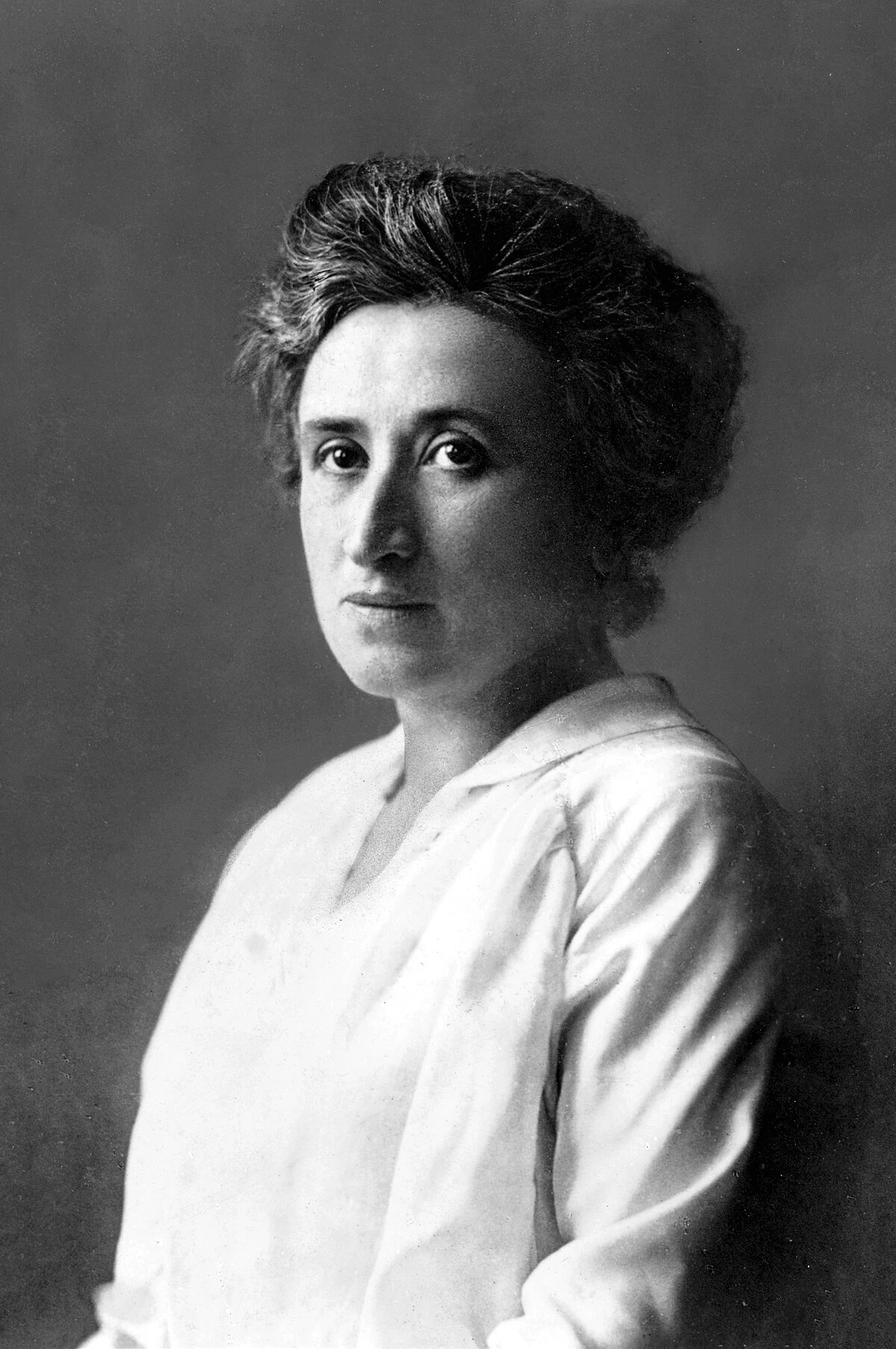 1200px-Rosa_Luxemburg.jpg?errorImage=false