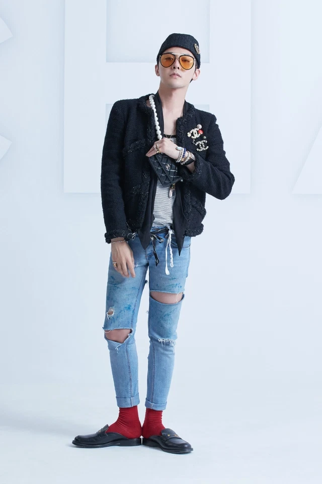 Can_you_guess_which_celebrities_were_actually_at_the_Chanel_show_.png?type=w1200