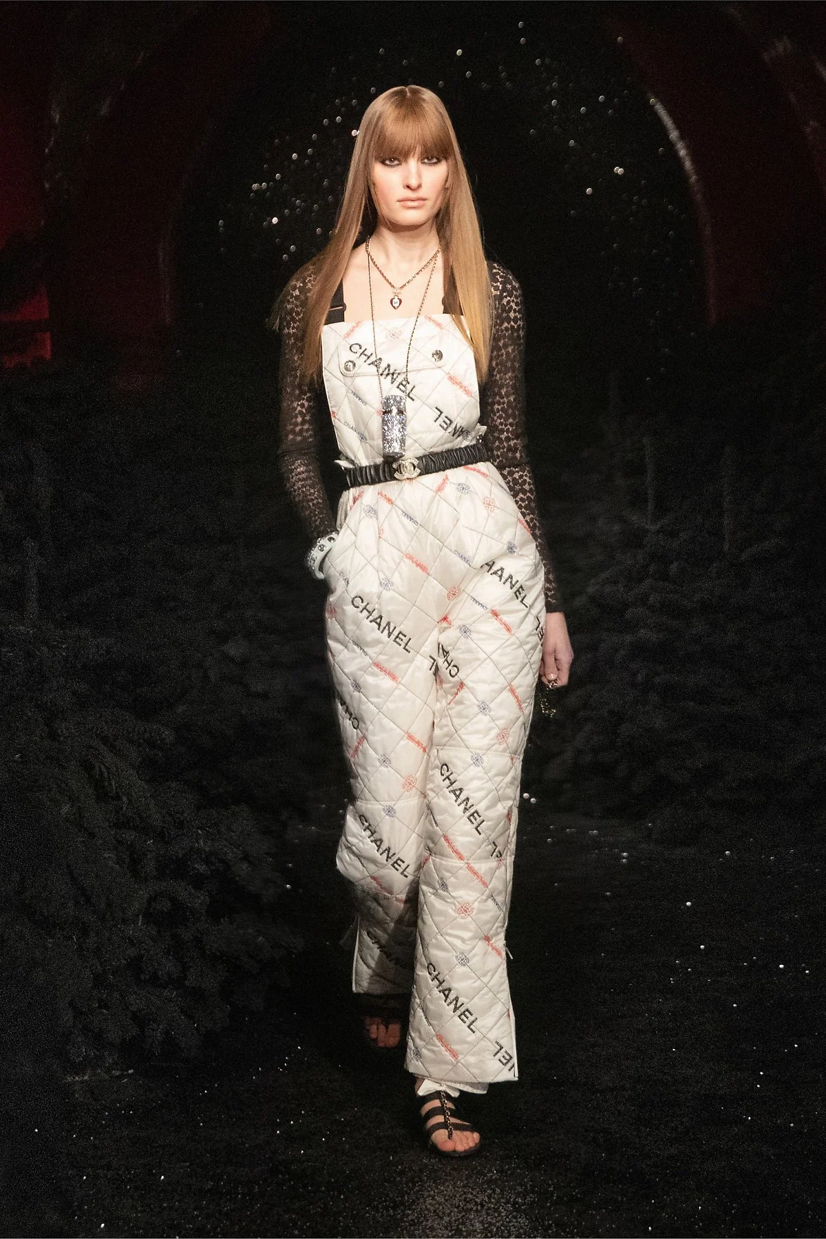 00032-CHANEL-FALL-21-RTW.jpg?type=w1200&type=w1200