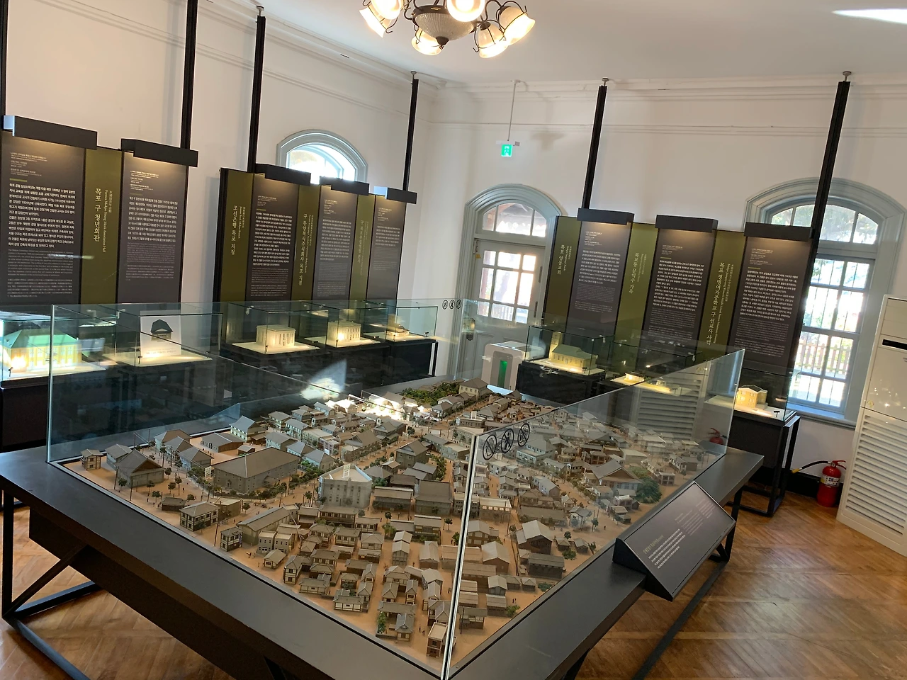 목포근대역사관 1관 전시 내부(1).JPG