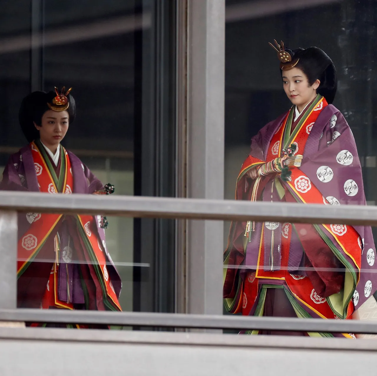 japans-princess-kako-and-princess-mako-arrive-for-a-news-photo-1632810686.jpg?crop=0.734xw:1.00xh;0.134xw,0&amp;resize=640:*