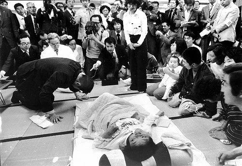 Ed7qWiHVoAAAqcx?format=jpg&name=small