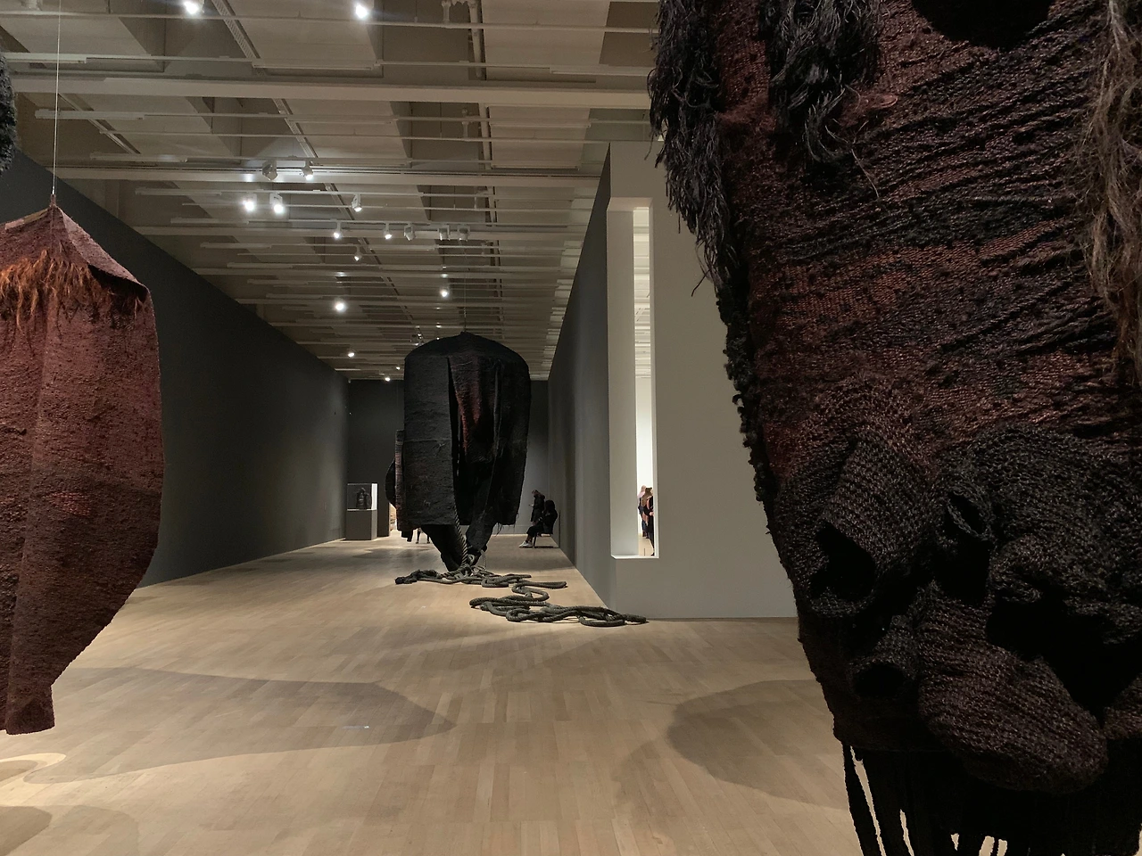 02_Magdalena Abakanowiciz.jpeg