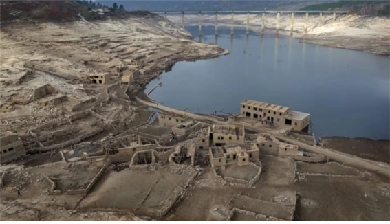 33. 스페인 아세레도 마을의 로마 요새.bmp