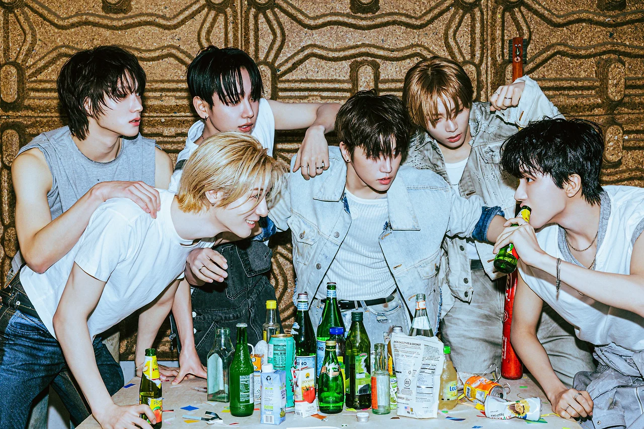 NO GENRE_컨포3_단체.jpeg